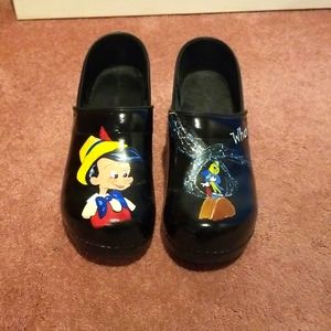 Handpainted Disney Pinocchio and Jimeny Cricket Sanita Koi Clogs Black Patent